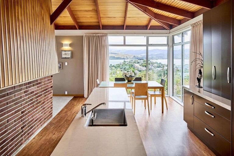 Photo of property in 33 Kiriwai Road, Paremata, Porirua, 5024