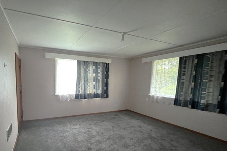 Photo of property in 7 Cumberland Grove, Cannons Creek, Porirua, 5024