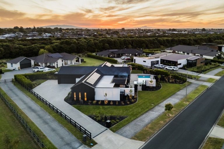 Photo of property in 13 Mike Smith Drive, Cambridge, 3434