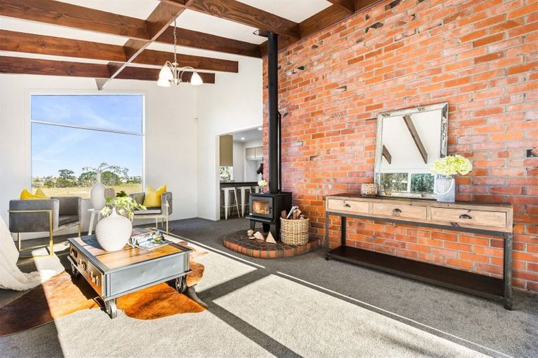 Photo of property in 122 Matipo Road, Te Atatu Peninsula, Auckland, 0610