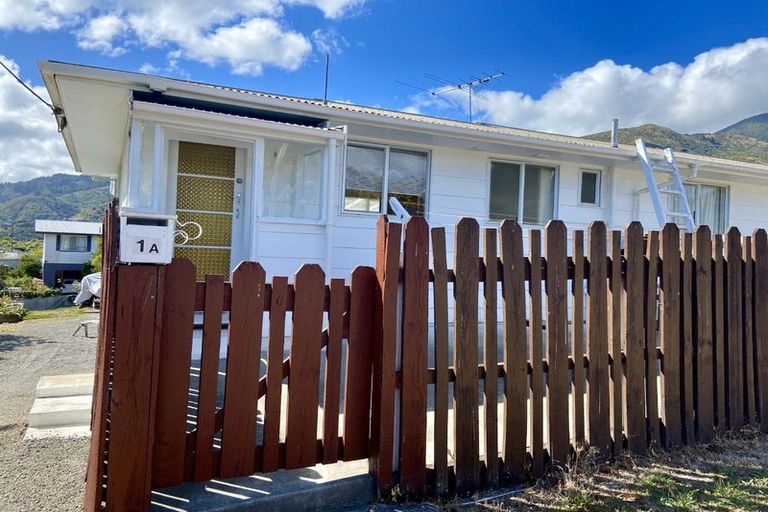 Photo of property in 1a Huia Street, Waikawa, Picton, 7220