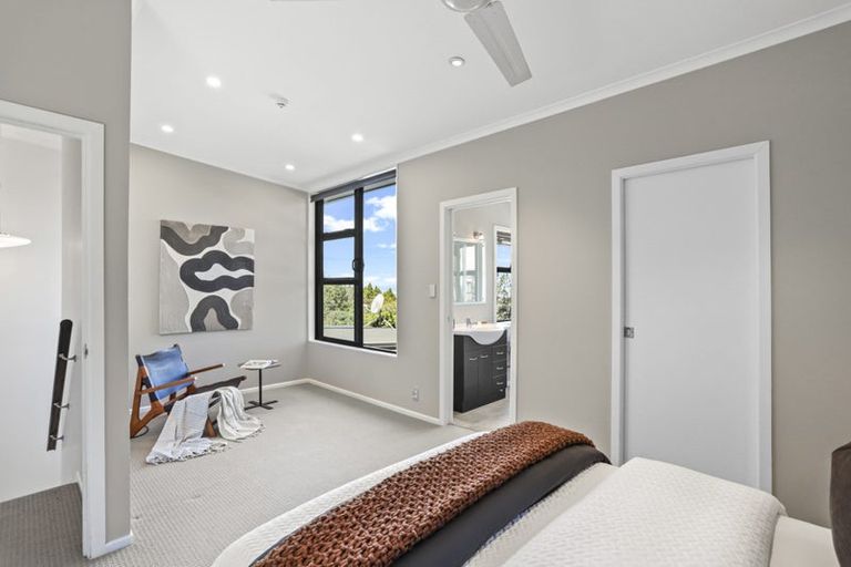 Photo of property in 6 Otitori Bay Road, Titirangi, Auckland, 0604