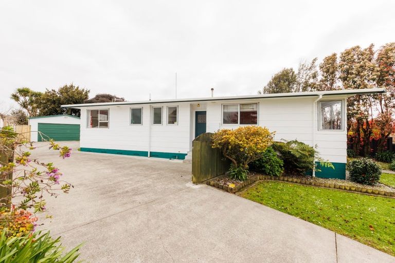 Photo of property in 28 Escort Grove, Awapuni, Palmerston North, 4412