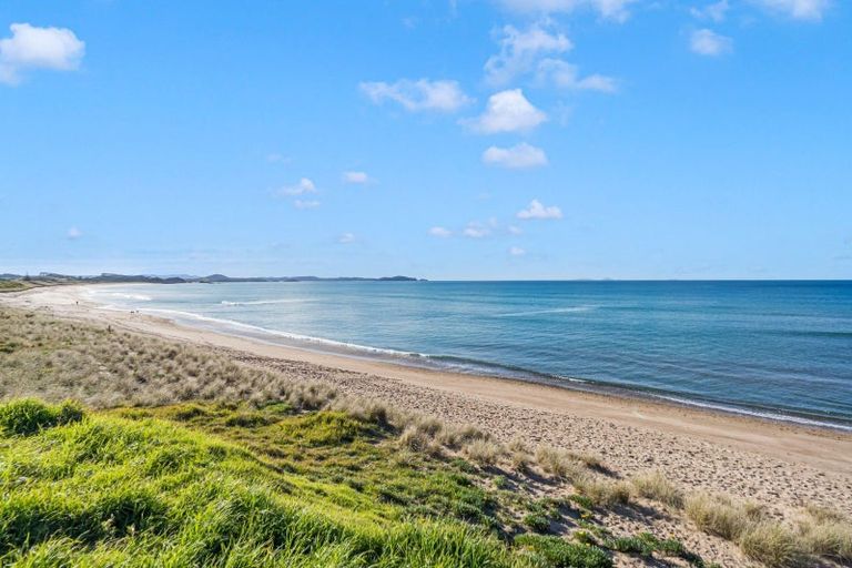 Photo of property in 1559 Pataua Road North, Pataua North, Whangarei, 0175