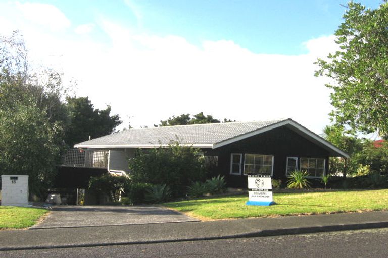 Photo of property in 15 Welland Place, Hillcrest, Auckland, 0627