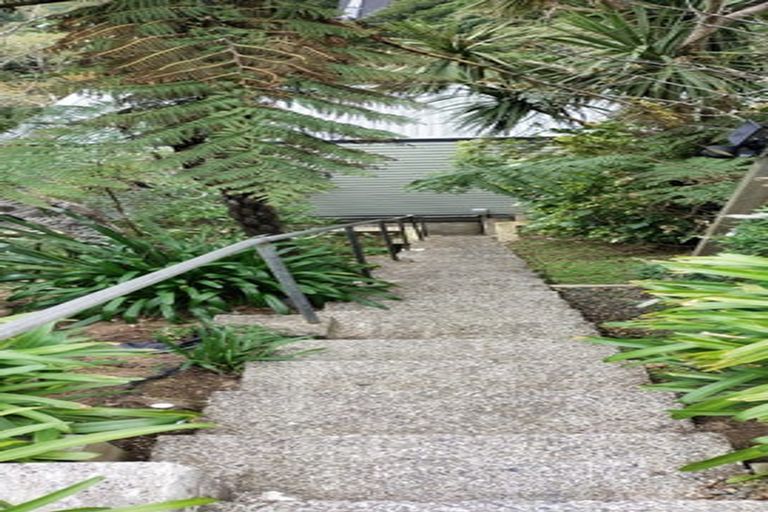 Photo of property in 12 Mataroa Avenue, Northland, Wellington, 6012