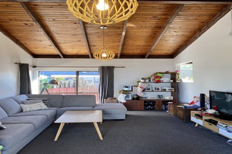 Photo of property in 68 Bruce Mclaren Road, Henderson, Auckland, 0612