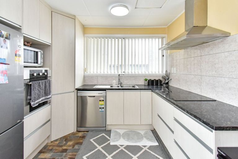 Photo of property in 11 Oxford Road, Manurewa, Auckland, 2102