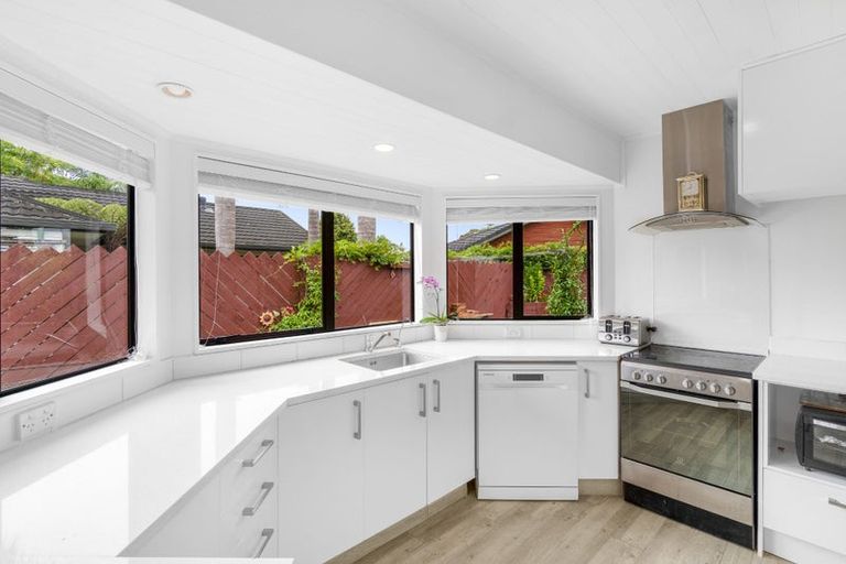 Photo of property in 26 Settlers Grove, Orewa, 0931
