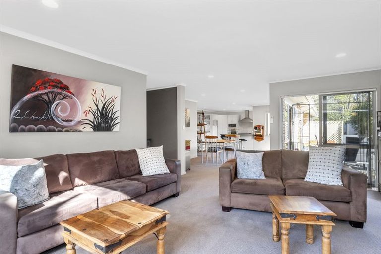 Photo of property in 20 Grabella Place, Papamoa Beach, Papamoa, 3118