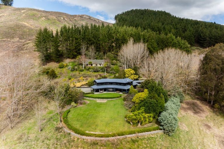 Photo of property in 35 Raratu Road, Kahuranaki, Havelock North, 4295