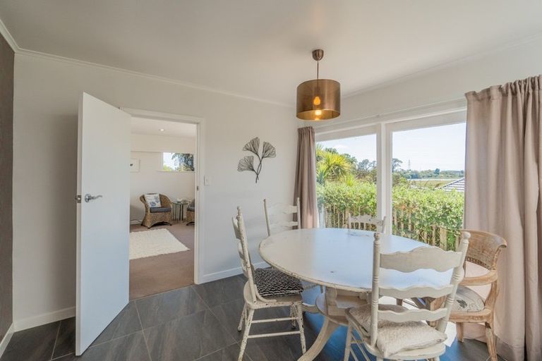 Photo of property in 1/237 Hepburn Road, Glendene, Auckland, 0602