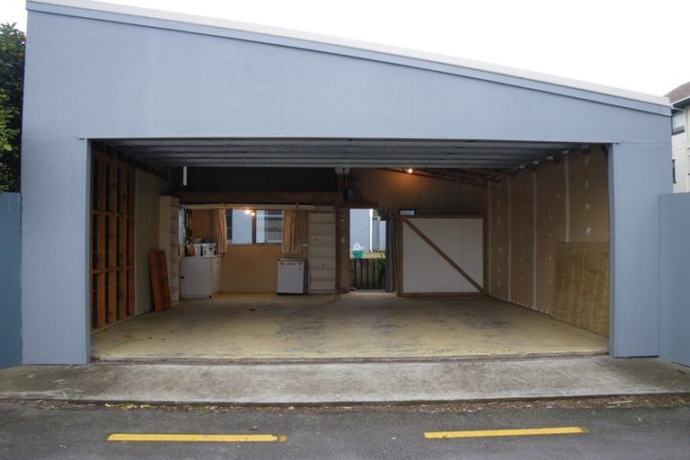 Photo of property in 18 Pitau Road, Mount Maunganui, 3116