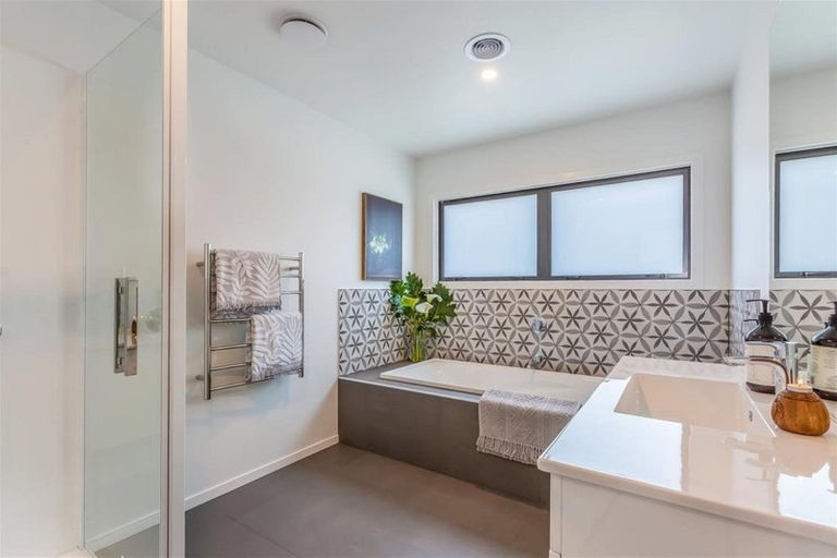 Photo of property in 6 Cartographer Way, Whitby, Porirua, 5024