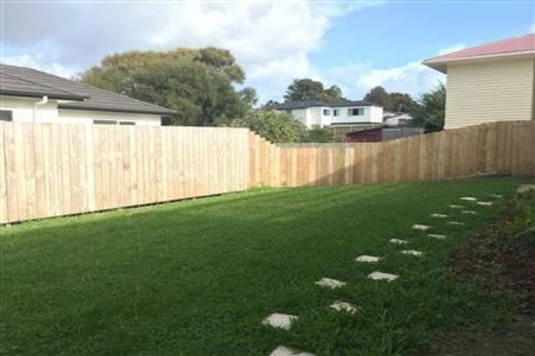 Photo of property in 30 Fruitvale Road, New Lynn, Auckland, 0600