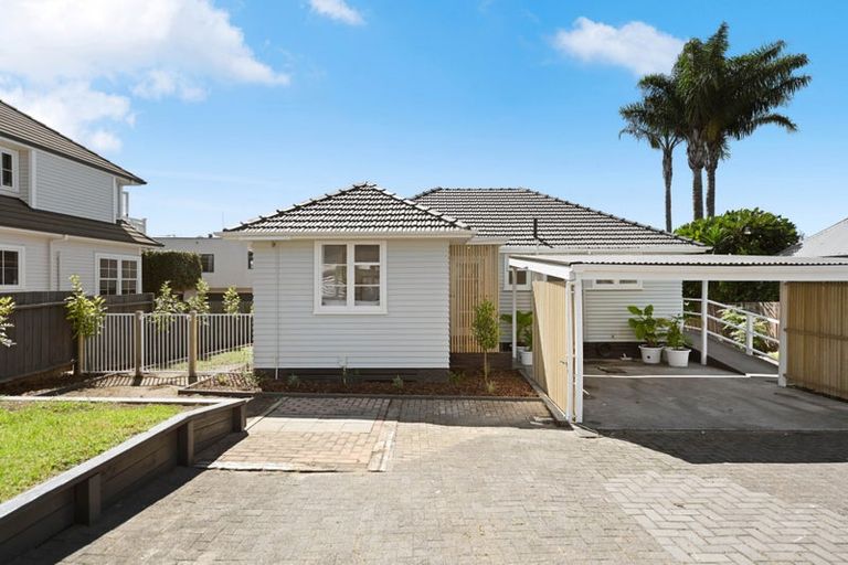 Photo of property in 26 Seaview Road, Otumoetai, Tauranga, 3110