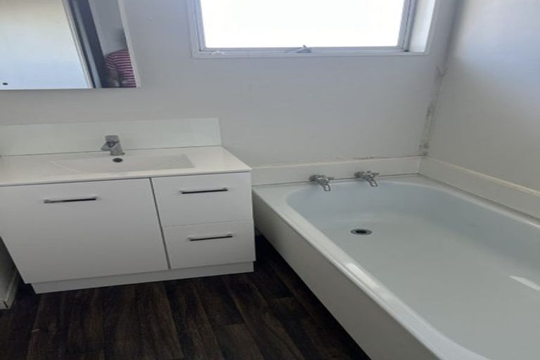 Photo of property in 2/264 Wellington Road, Wainuiomata, Lower Hutt, 5014