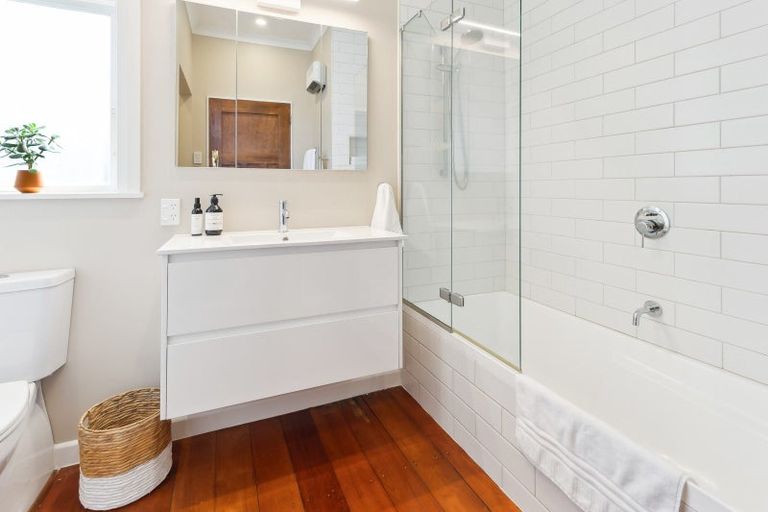 Photo of property in 184 Rongotai Road, Rongotai, Wellington, 6022