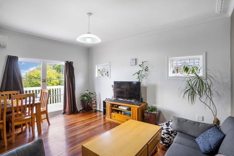 Photo of property in 3 Pleasant Road, Glen Eden, Auckland, 0602
