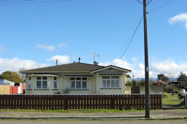 Photo of property in 11 Charles Street, Takapau, 4203