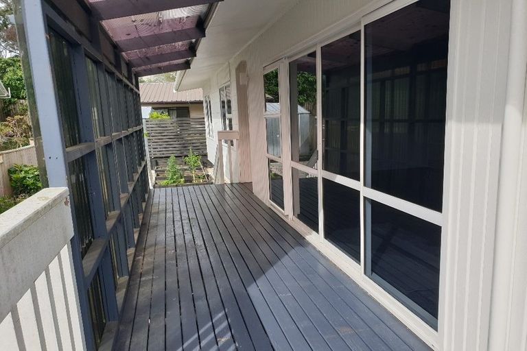 Photo of property in 34 Kemp Road, Massey, Auckland, 0614