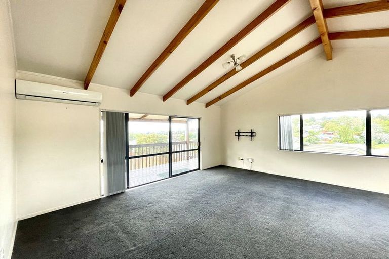 Photo of property in 10 Loughanure Place, Massey, Auckland, 0614