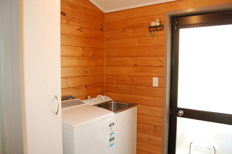 Photo of property in 210g Pukenui Road, Kaiwaka, 0573