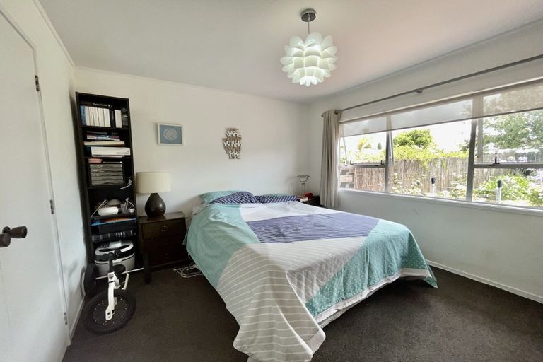 Photo of property in 2/24 Bedford Street, Te Atatu South, Auckland, 0610