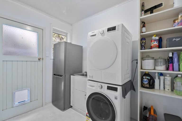 Photo of property in 10 Whitby Place, Westown, New Plymouth, 4310