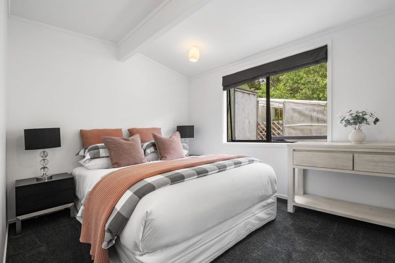 Photo of property in 109 Takahe Road, Titirangi, Auckland, 0604