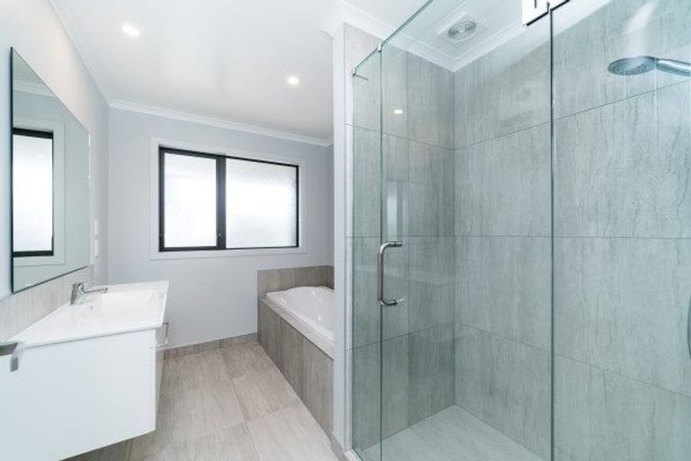 Photo of property in 5 Grand Oaks Drive, Awapuni, Palmerston North, 4412