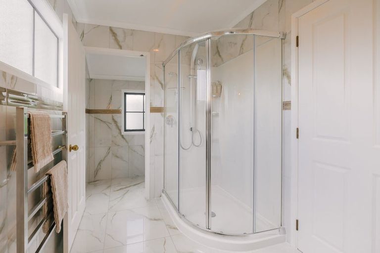 Photo of property in 20 Abby Road, Fitzherbert, Palmerston North, 4410