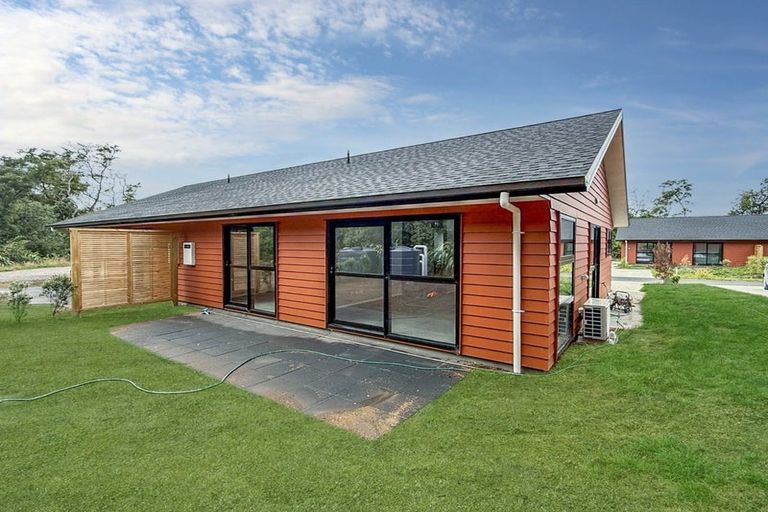 Photo of property in 13 Winnie Close, Acacia Bay, Taupo, 3330
