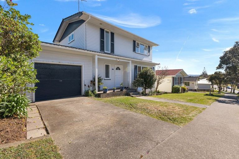 Photo of property in 12 Lupin Terrace, Tawa, Wellington, 5028