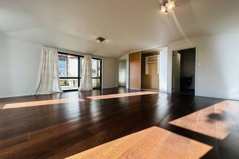 Photo of property in 11a Pendene Place, Forrest Hill, Auckland, 0620