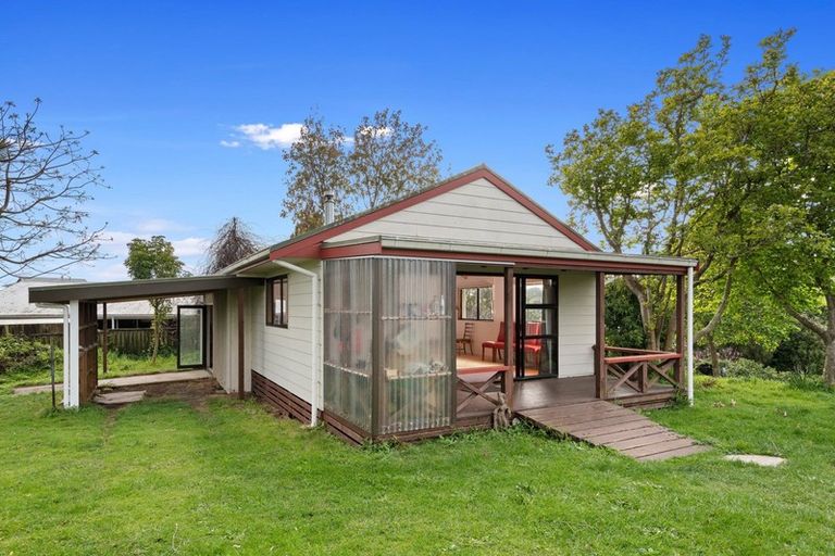 Photo of property in 27 Waikite Road, Welcome Bay, Tauranga, 3112