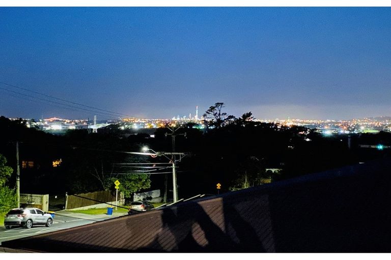 Photo of property in 11 Divich Avenue, Te Atatu South, Auckland, 0610