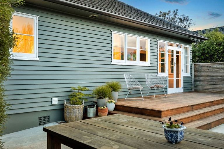 Photo of property in 257 Centaurus Road, Saint Martins, Christchurch, 8022