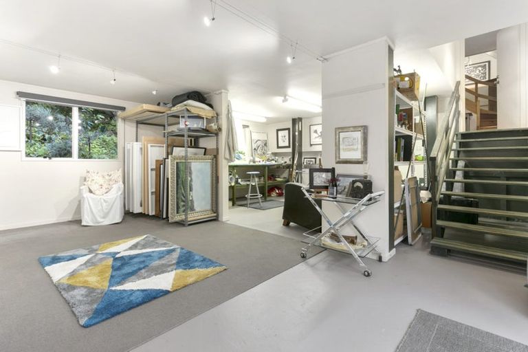 Photo of property in 13 Bush Road, Waiatarua, Auckland, 0604