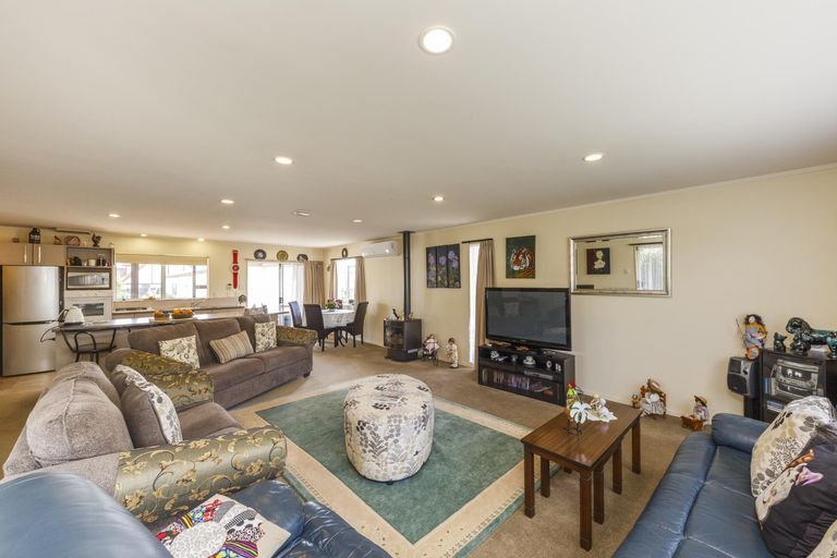 Photo of property in 12 Humphries Place, Awapuni, Palmerston North, 4412