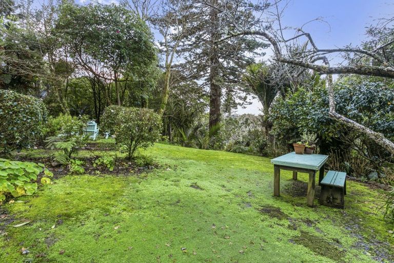 Photo of property in 13 Bush Road, Waiatarua, Auckland, 0604