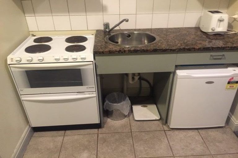 Photo of property in Heritage Tower Apartments, 517/22 Nelson Street, Auckland Central, Auckland, 1010