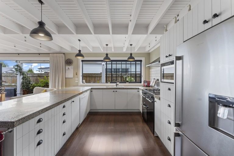 Photo of property in 5 Colombo Street, Hokowhitu, Palmerston North, 4410