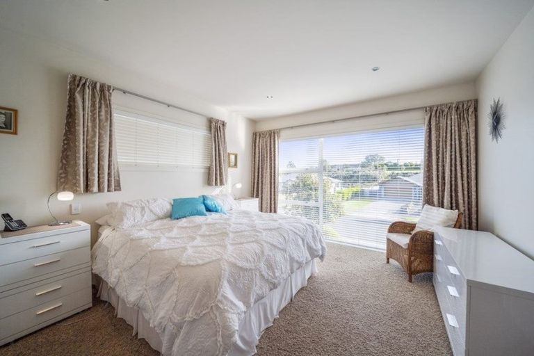 Photo of property in 16 Links Drive, Waiwhakaiho, New Plymouth, 4312