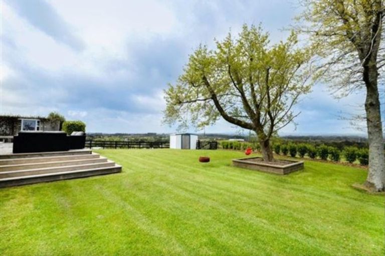 Photo of property in 263 Old North Road, Kumeu, 0892