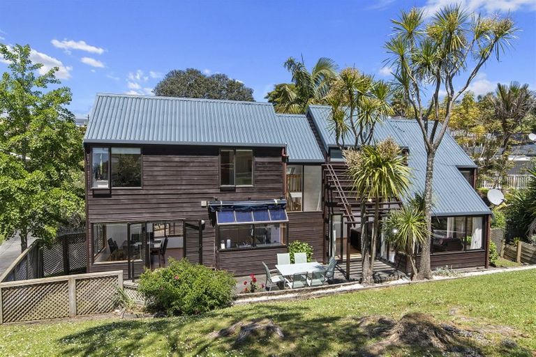 Photo of property in 1/18 Rossmore Terrace, Murrays Bay, Auckland, 0630