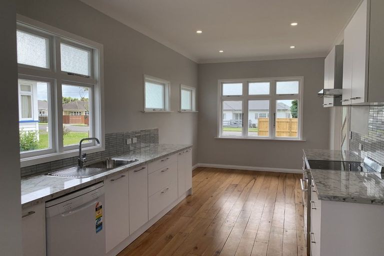 Photo of property in 74 Queenwood Road, Levin, 5510