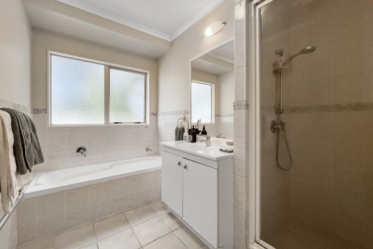 Photo of property in 14 Woodward Avenue, Mangere Bridge, Auckland, 2022