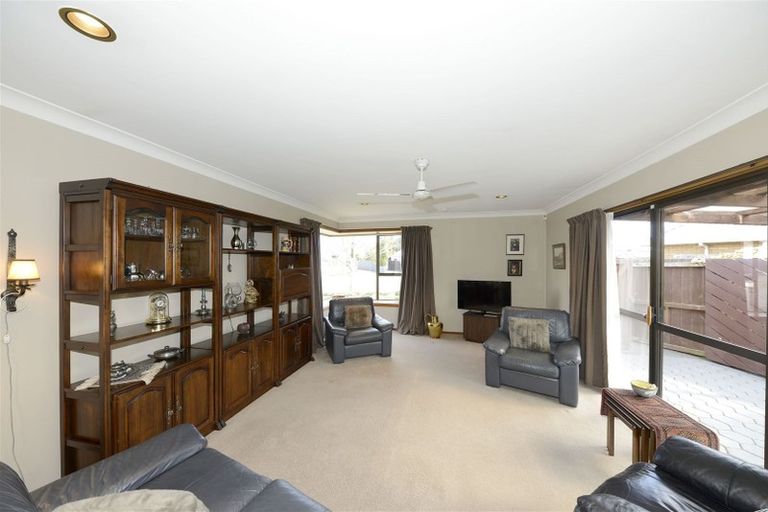 Photo of property in 1/15 Kamahi Place, Bishopdale, Christchurch, 8051