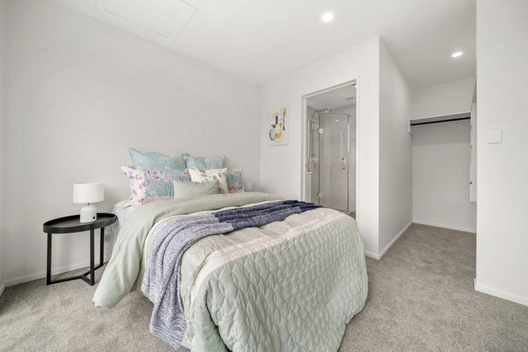 Photo of property in 6/1088 Beach Road, Torbay, Auckland, 0630